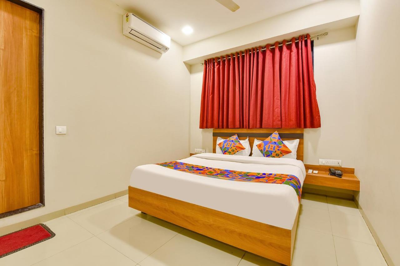 Fabhotel Happinex Surate Exterior foto