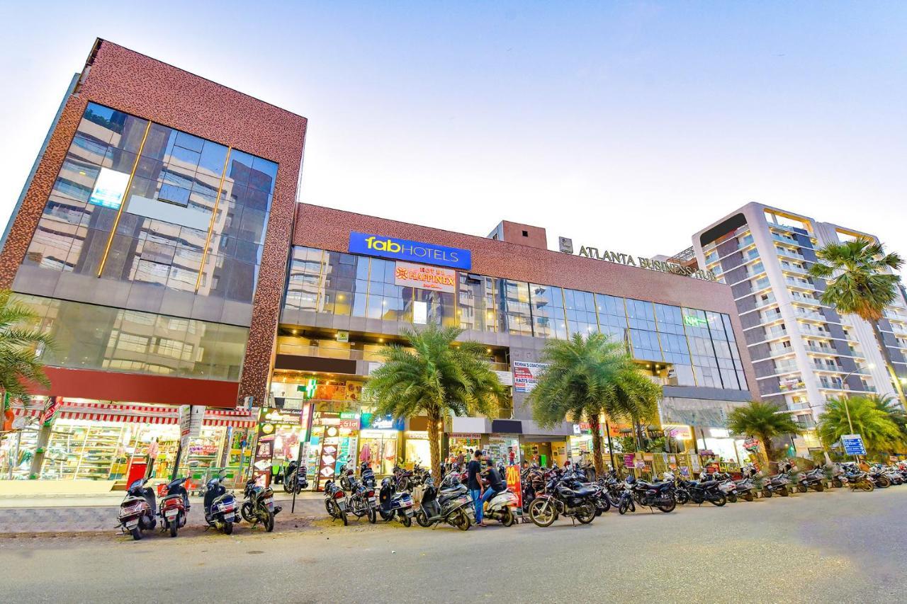 Fabhotel Happinex Surate Exterior foto