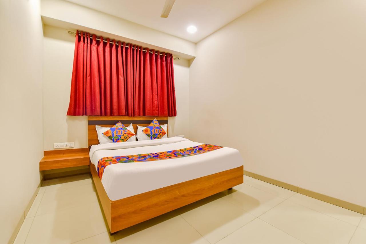 Fabhotel Happinex Surate Exterior foto