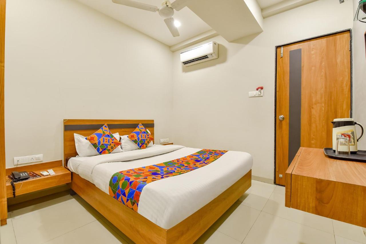 Fabhotel Happinex Surate Exterior foto