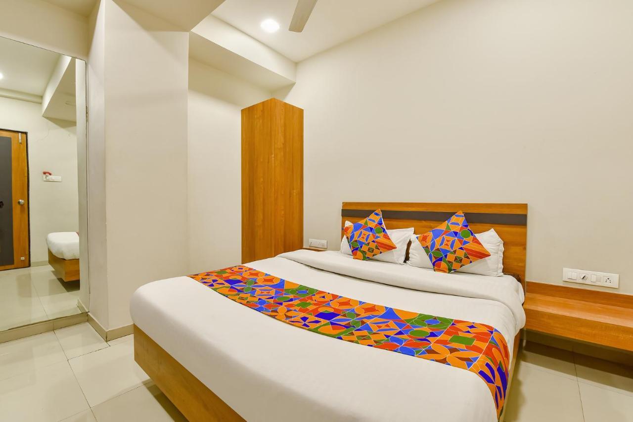 Fabhotel Happinex Surate Exterior foto