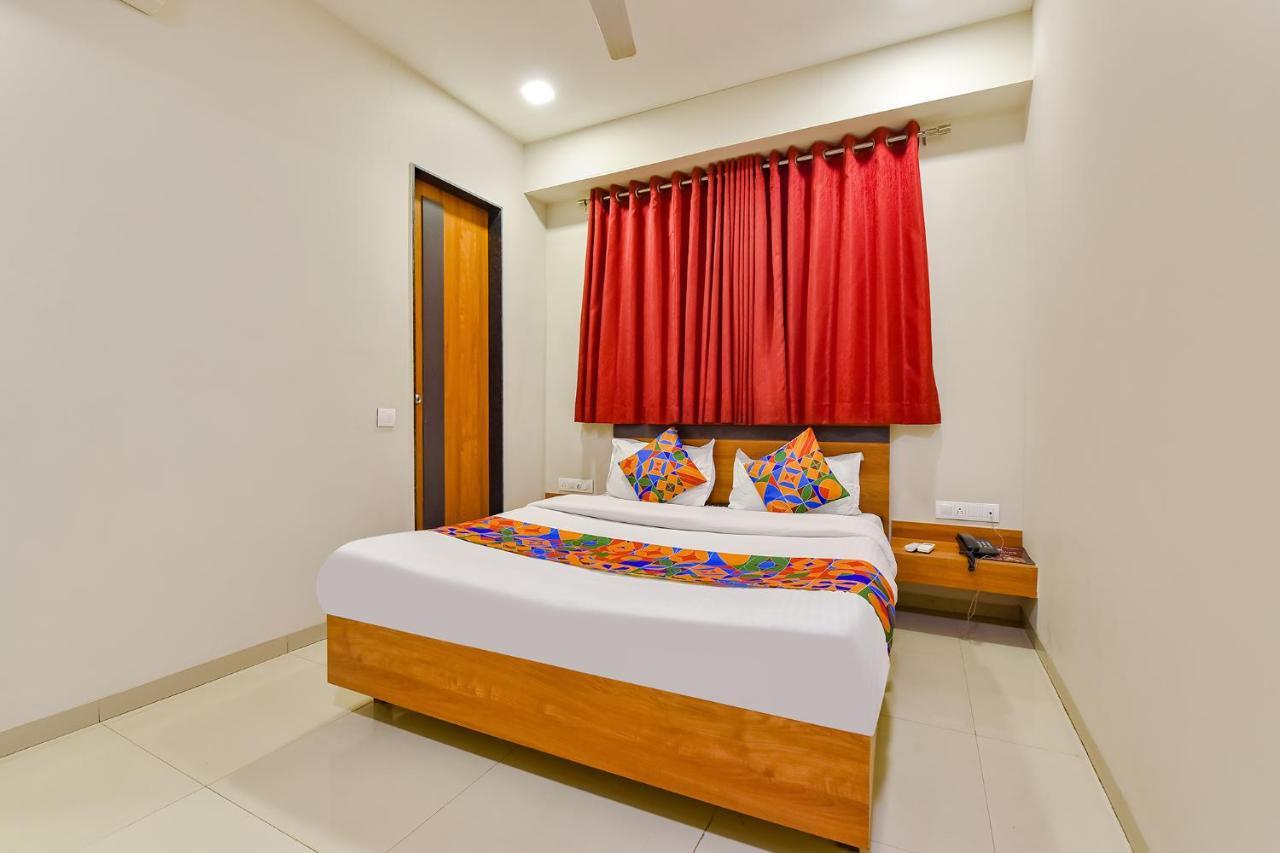 Fabhotel Happinex Surate Exterior foto
